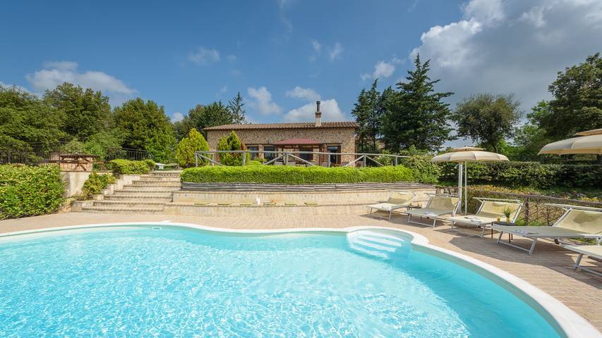 Casa vacanza per 8 persone, con Idromassaggio e Giardino a Sovicille
