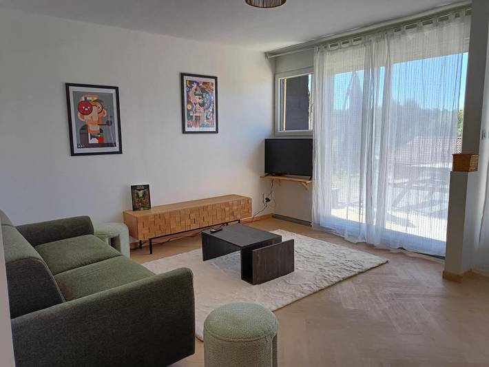 Gîte pour 6 personnes, avec vue et terrasse à Aydat