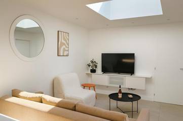 Location de vacances pour 5 personnes, avec vue et bassin pour enfant ainsi que piscine et jardin, animaux acceptés à Venelles