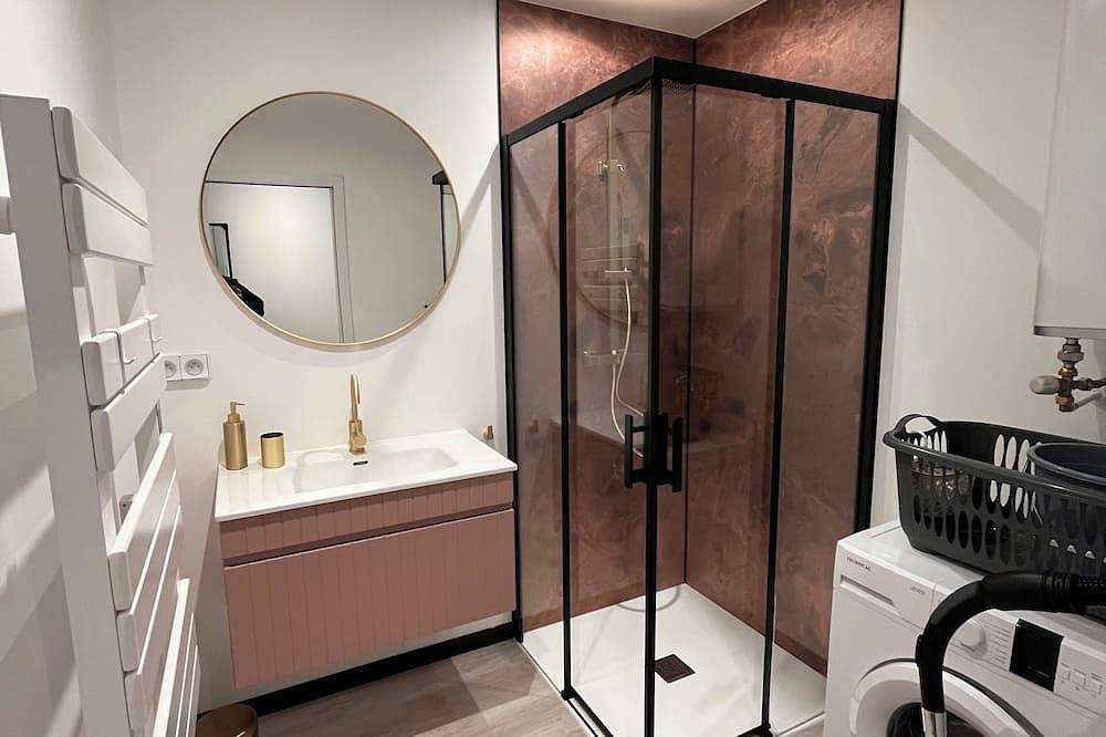 Entire apartment, \"Atelier du spa\" in the heart of Avranches near Mont Saint Michel in Avranches, Mont-Saint-Michel Bay