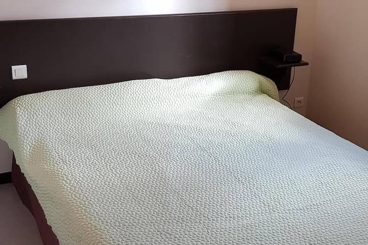 Gîte pour 5 personnes, avec piscine et terrasse, animaux acceptés à Saint-Geniez-d'Olt - 2