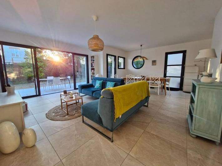 Location de vacances pour 8 personnes, avec terrasse et jardin à Saint-Jean-le-Thomas