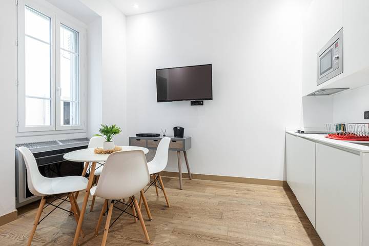 Appartement entier, Neuve 1 - Gauche in Nice, Côte méditerranéenne (France)