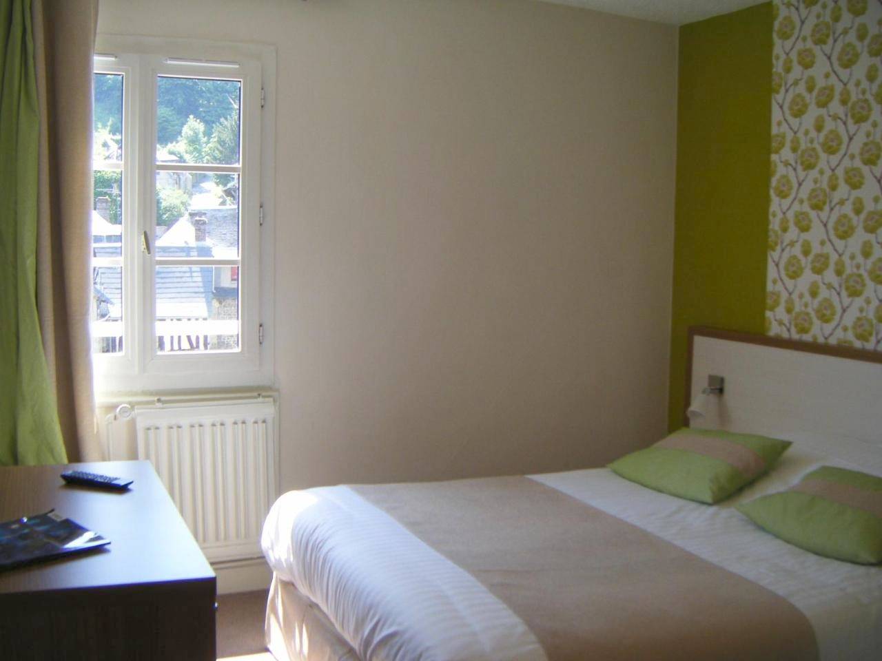 Logis - Hôtel & Restaurant Le Bellevue in La Bouille, Région de Rouen