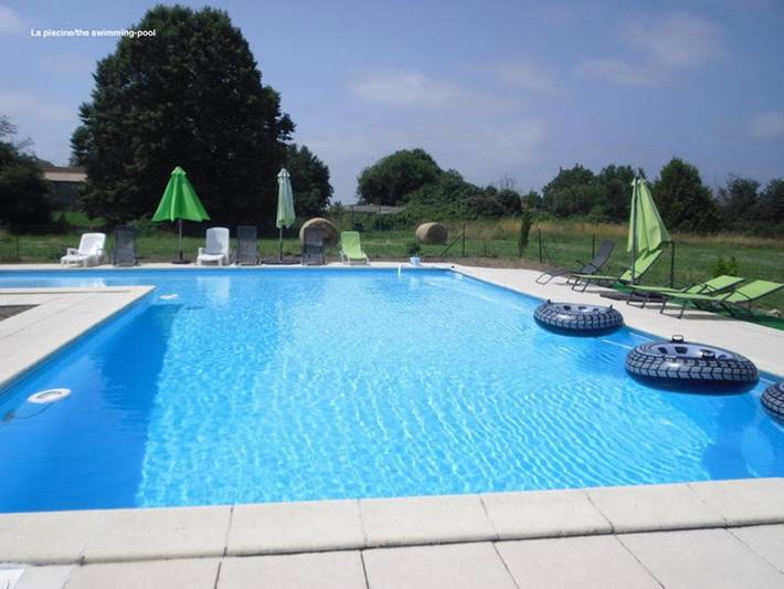 Location de vacances pour 8 personnes, avec vue ainsi que jardin et piscine, animaux acceptés à Lorignac - 4