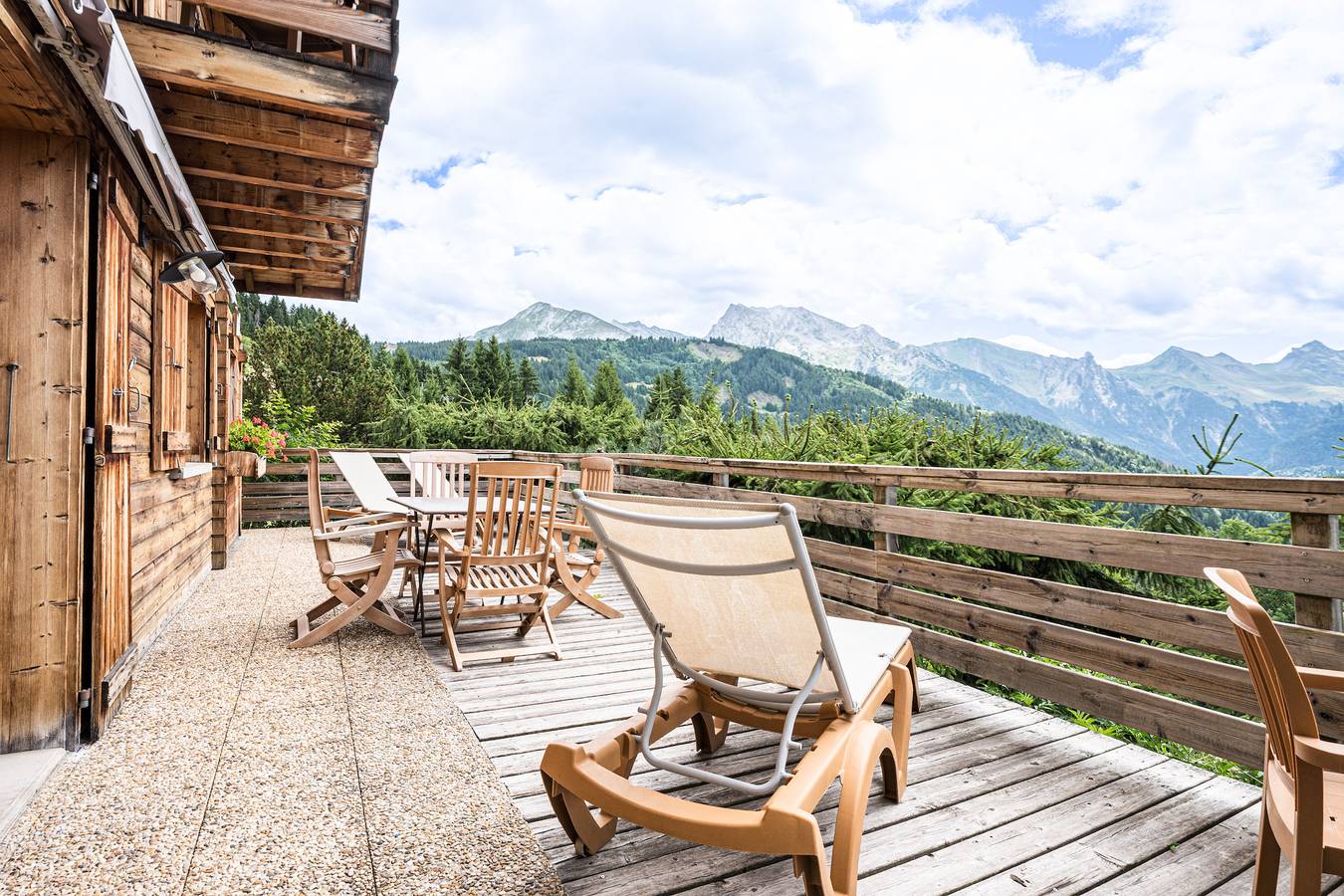 Chalet 'Povote' mit Bergblick, Gemeinschaftspool und Wi-Fi in Manigod, Annecy und Umgebung