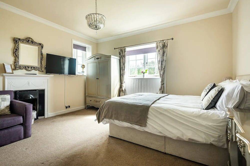 St Anne's House, Sea Views, 7 Bedrooms in Plymouth, South West England