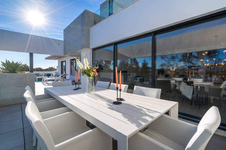 Entire apartment, Holiday Apartment Navigolf 470 with Mountain View, Pool, Terrace & Wi-Fi in La Cala de Mijas, Mijas