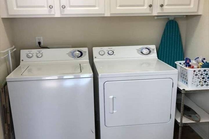 Vacation rental for 10 people, with yard and pool in Cape Charles