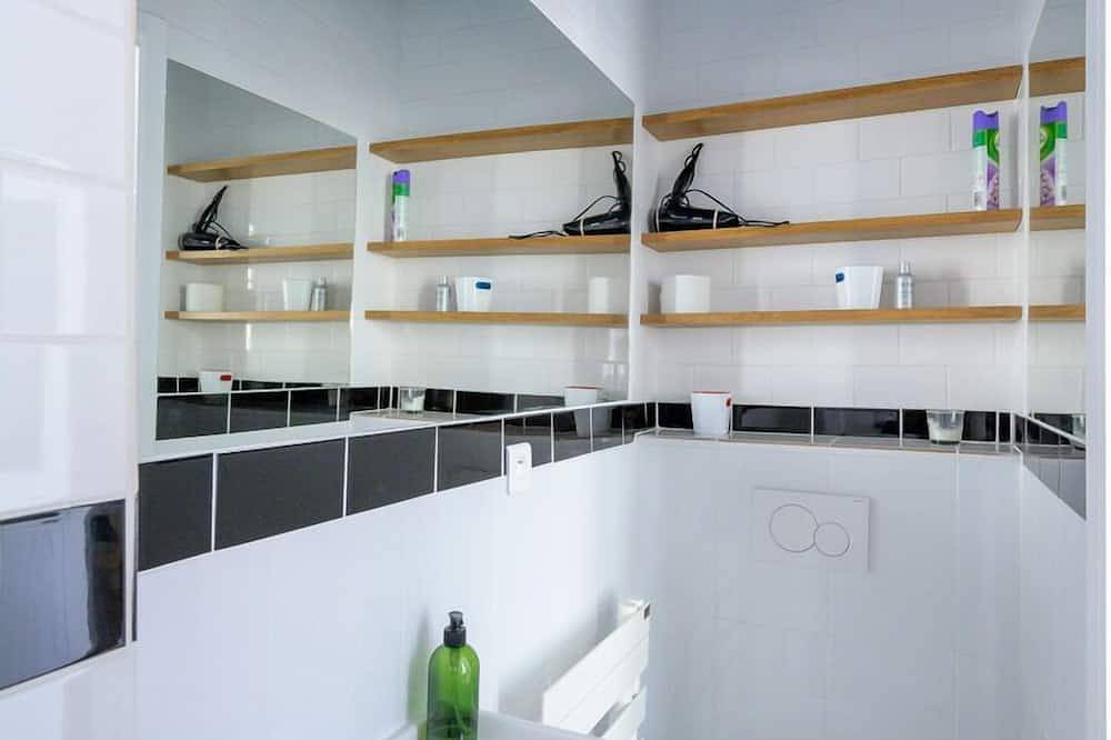Entire apartment, Short / long stay - 2 Rooms + Kitchen + bathroom. Totally renovated in Versailles, Yvelines