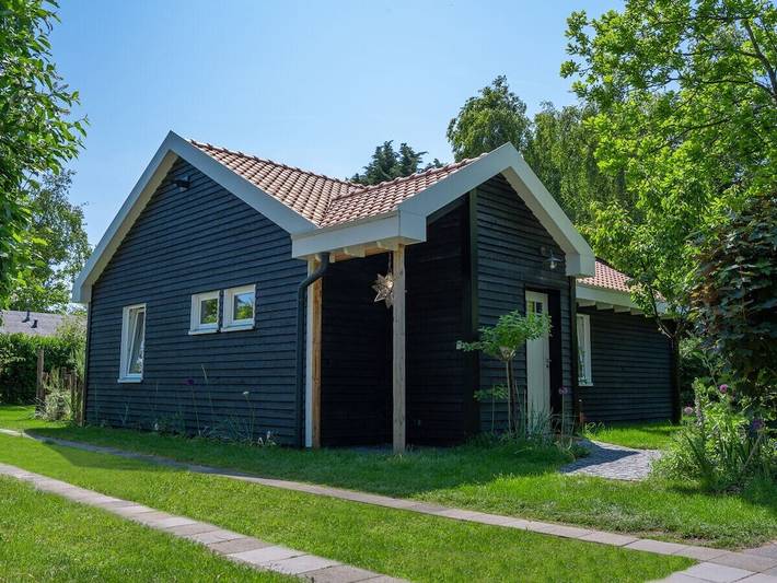 Ferienhaus für 8 Personen, mit Terrasse und Garten in Renesse