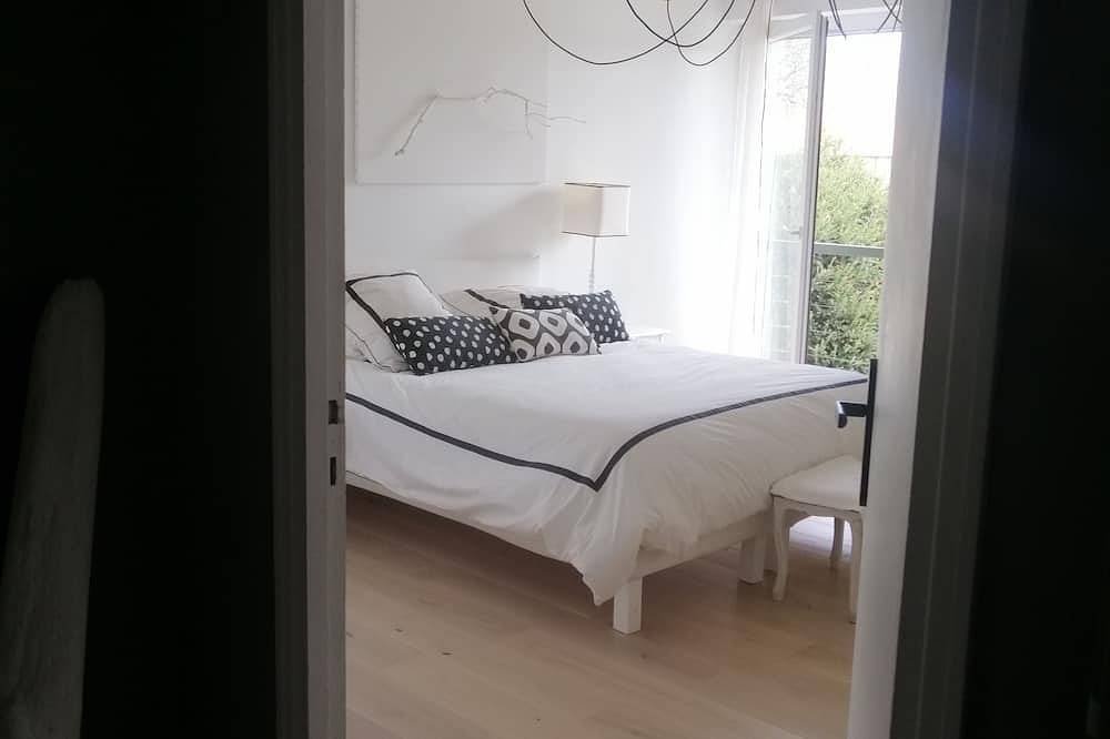 Contemporary villa about 220m2 swimming pool in Avignon, Vaucluse