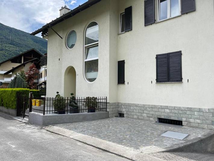 Appartamento per 8 persone, con Balcone e Terrazza nonché Giardino e Panorama a Tirano