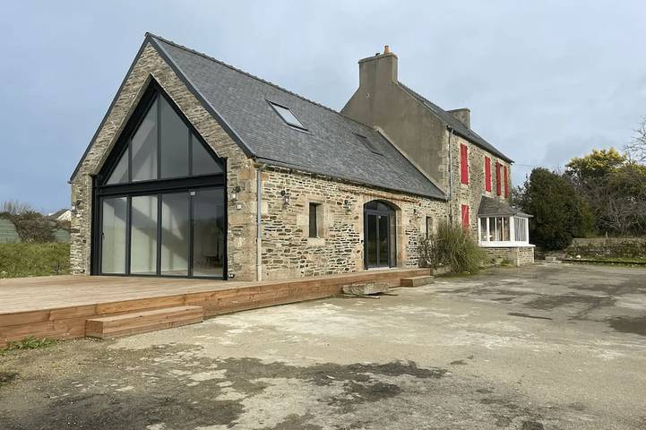 Domaine Peulven – Maison 22 pers., plage à pied, pièce à vivre 80 m², 4 Sdb in Plestin-les-Grèves, Ceinture Dorée