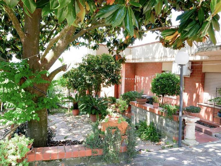 Appartamento per 7 persone, con Balcone e Terrazza nonché Giardino e Piscina a Paliano