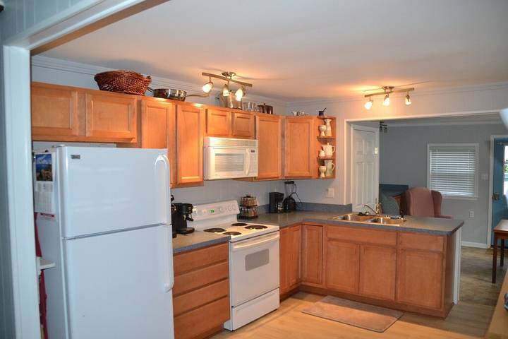 Vacation rental for 8 people, with yard and hot tub, with pets in Southern Maryland
