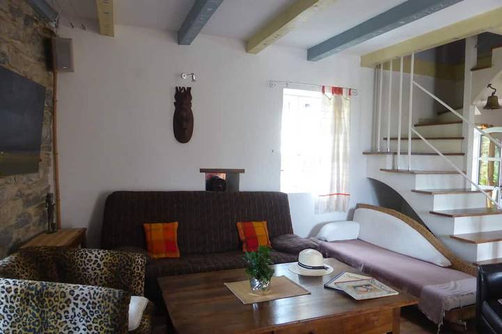 Gîte pour 6 personnes, avec piscine ainsi que jacuzzi et jardin à Vesseaux - 4