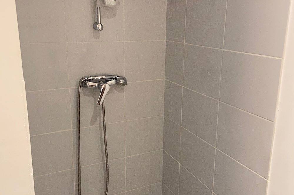 Apartamento entero, Joli Appartement Avec Terrasse à Villelaure in Villelaure, Parque natural regional del Luberon