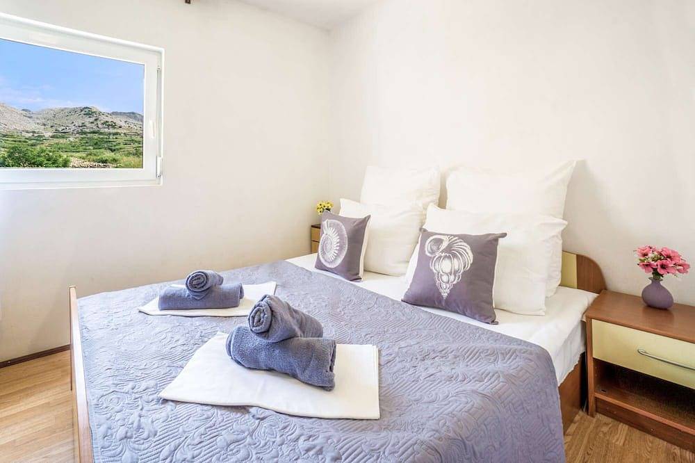 Ganze Wohnung, Apartment with private balkony and seaview in Metajna, Pag