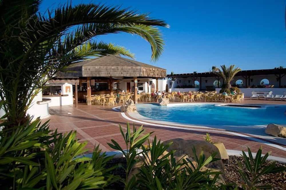 Holiday Villa with shared pool in Costa Teguise, Las Cucharas in Costa Teguise, Teguise