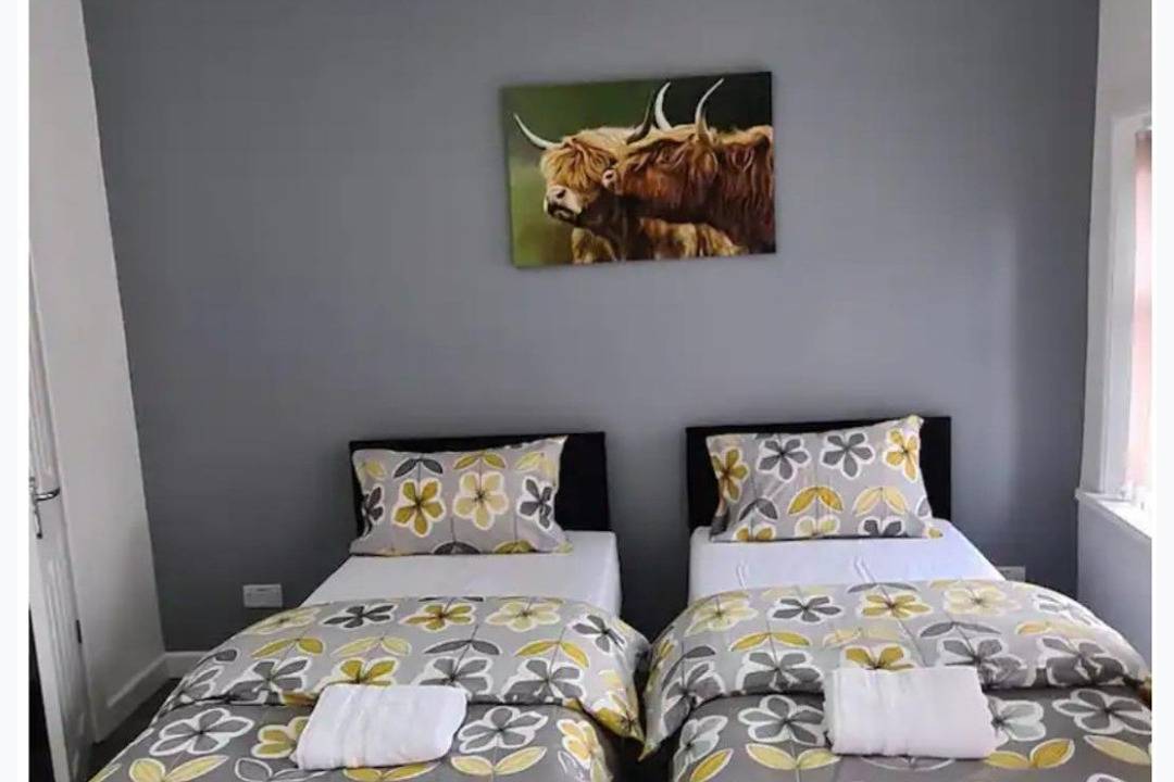 Salford - House - Sleeps 4 - Parking in Grand Manchester
