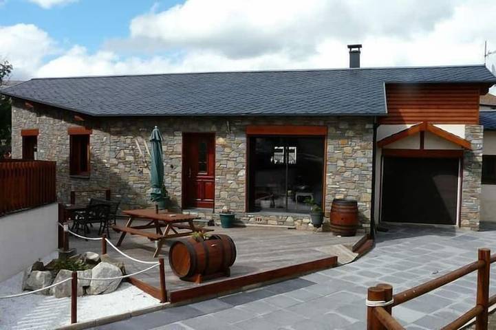 Chalet pour 8 personnes, avec jardin et jacuzzi à Bolquère