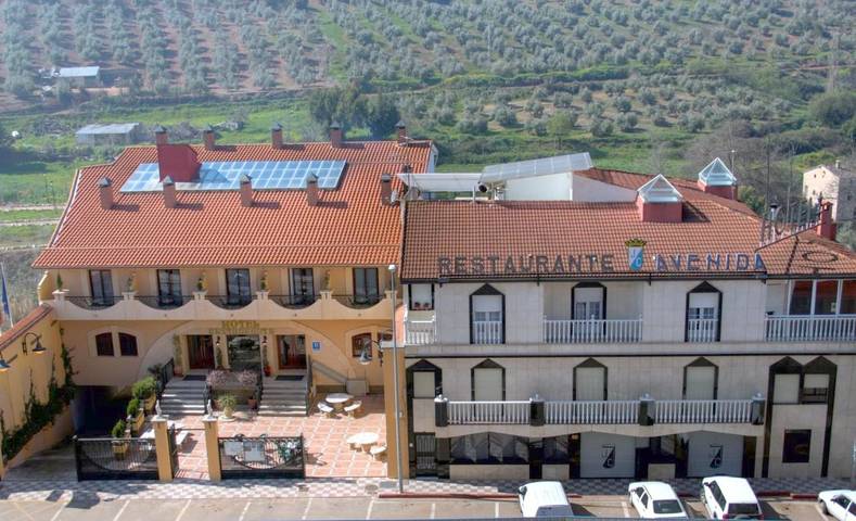 Hôtel pour 2 personnes, avec vue ainsi que piscine et jardin, animaux acceptés à Beas de Segura - 3