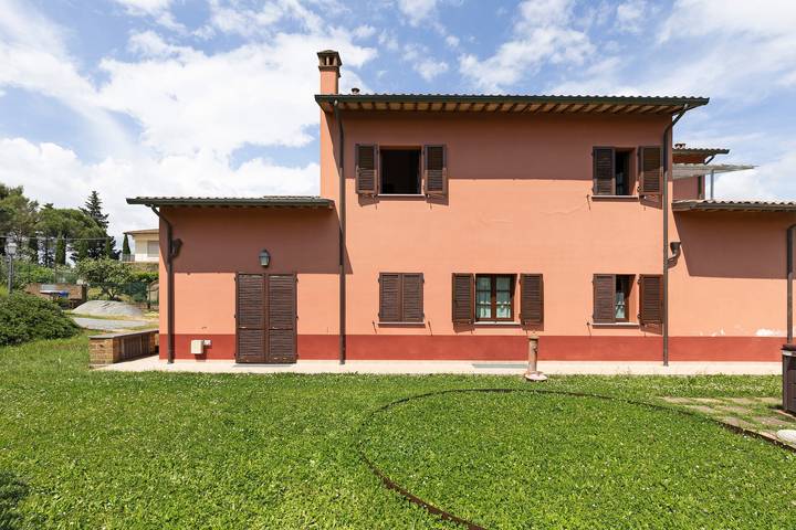 Gehele studio, Studio Appartement 'Numero 2' met gedeelde tuin en airconditioning in Montopoli in Val d'Arno, Provincie Pisa