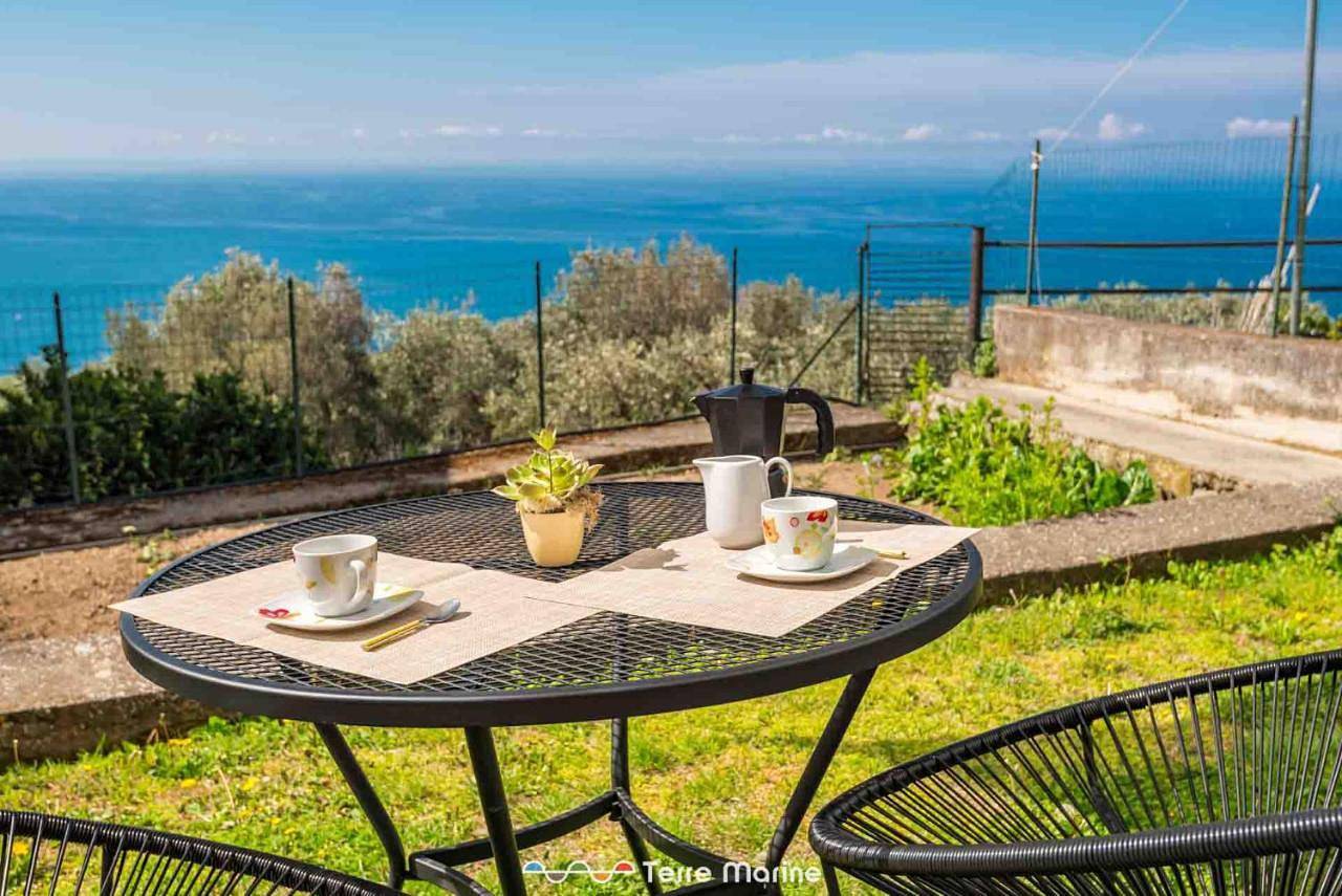 Double Room with Private Bathroom in Volastra, Riomaggiore Gemeente