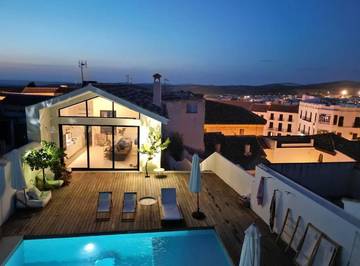 Gîte pour 6 personnes, avec jardin ainsi que vue et piscine à Baena