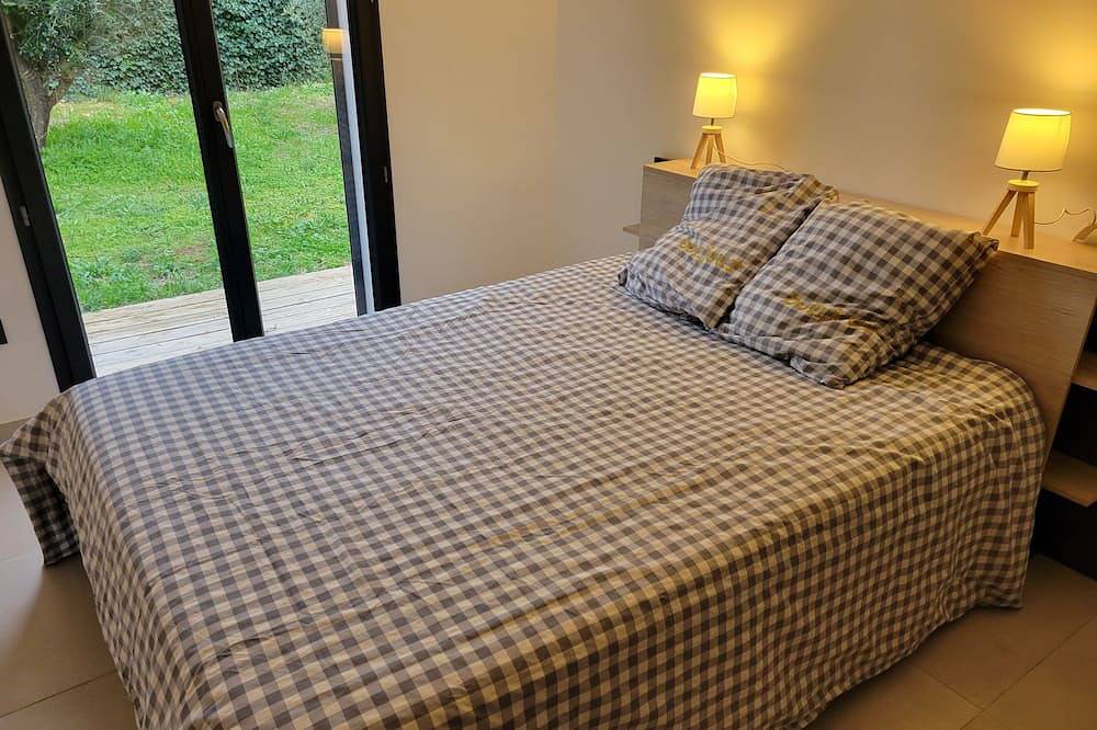 New luxury villa with swimming pool in a quiet location in Sommières, Region de Nimes