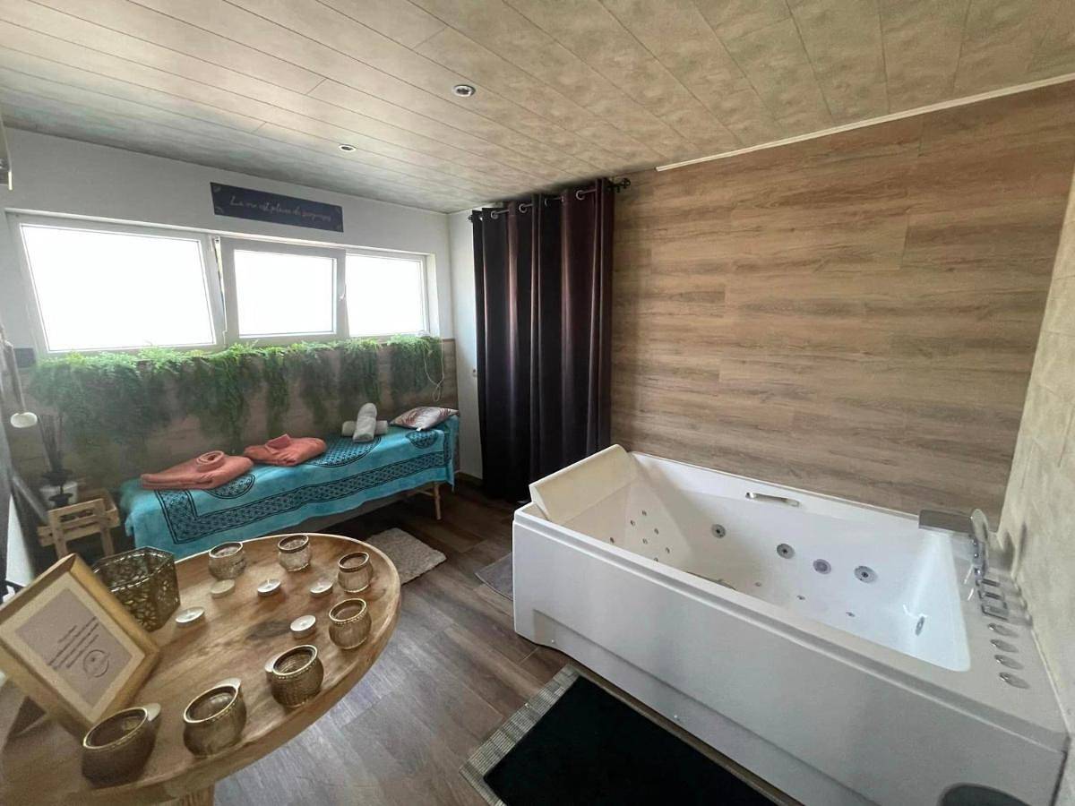 Appartement entier, La bulle à bonheur - Spa privatif in Frameries, Hainaut