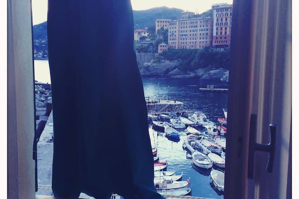 Entire apartment, Camogli - Charming Apartment Right Over the Sea in Camogli, Riviera di Levante