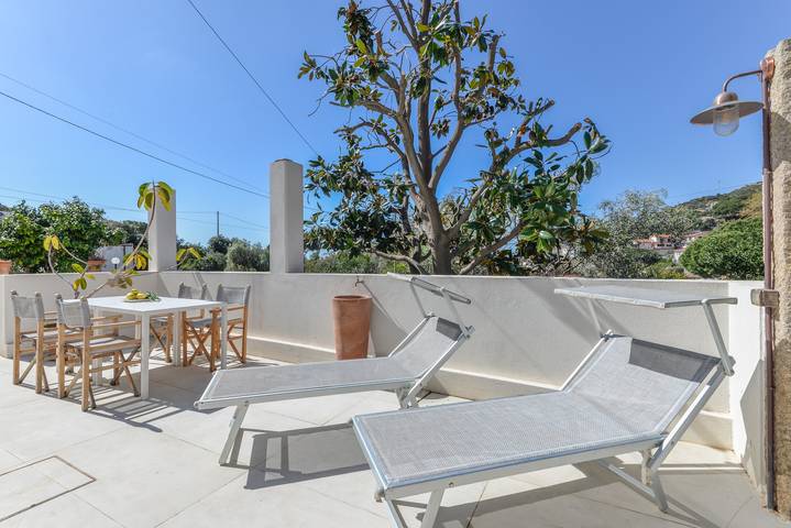 Ganze Wohnung, Apartment 'Magnolia Loft' mit Wlan und Klimaanlage in Spiaggia di Seccheto (Campo nell'Elba), Campo nell'Elba