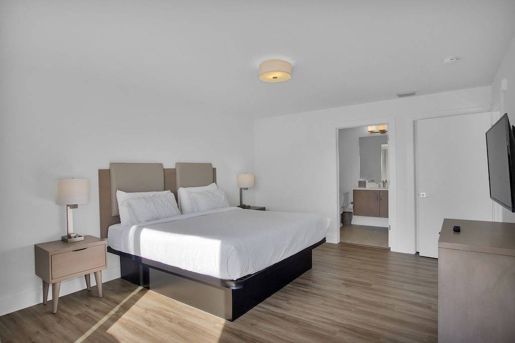 Ganze Wohnung, New Charmin Condo Hotel Suite on the Beach in Clearwater Beach, Clearwater