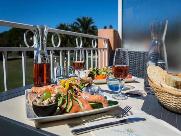 Vakantiewoning voor 4 personen, met terras en zwembad, kindvriendelijk in Grimaud