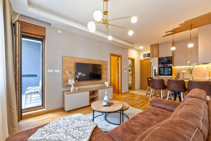 Ferienwohnung für 4 Personen, mit Terrasse und Pool sowie Sauna und Ausblick in Zlatibor