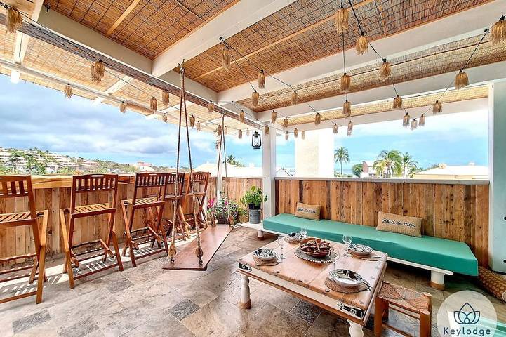 Location de vacances pour 6 personnes, avec balcon et jardin dans Saint-Gilles les Bains