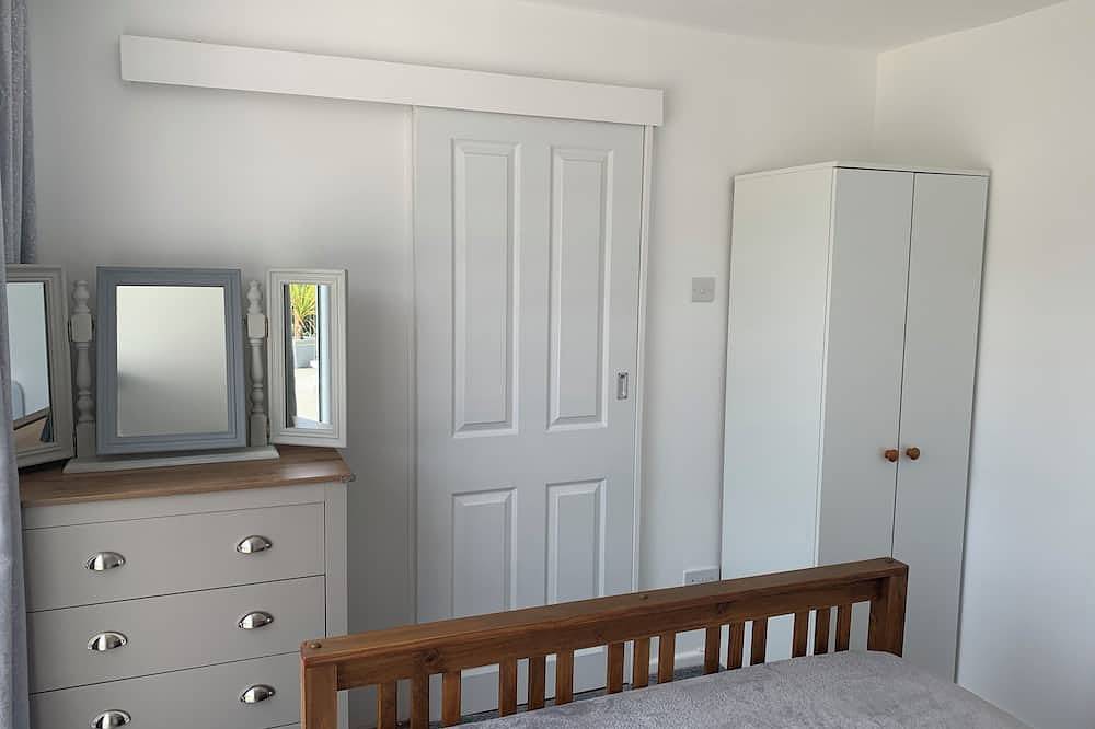 2 bed Villa, Large terrace with breath taking views only 3 minutes to the beach! in Cornwall