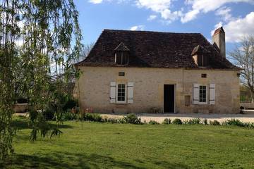 Gîte pour 4 personnes, avec terrasse et jardin à Pomport
