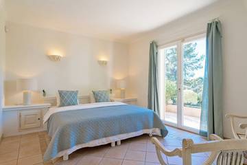 Villa pour 10 Personnes dans Roquefort-les-Pins, Région de Cannes, Photo 1