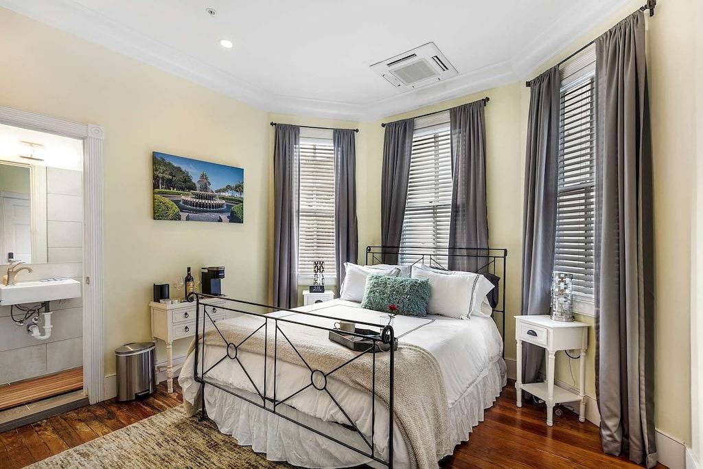 Cozy Suite in Downtown Charleston with Heated Pool in Charleston, Charleston County