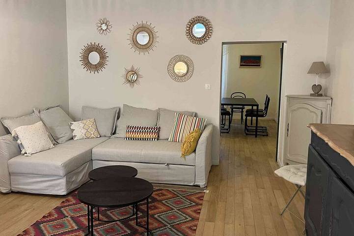 Location de vacances pour 6 personnes, avec terrasse dans Office De Tourisme D Uzes