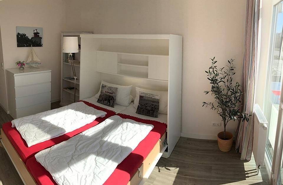 Ganze Wohnung, Komfortable, barrierefreie Ferienwohnung am Yachthafen mit Balkon auf Fehmarn in Ostfehmarn, Fehmarn