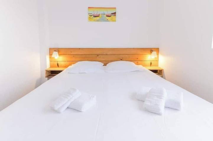 Gîte pour 4 personnes, avec balcon dans Plage de Tréompan - 2