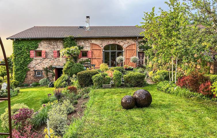 Appartement avec piscine à Mardore in Thizy-les-Bourgs, Région de Villefranche-sur-Saône