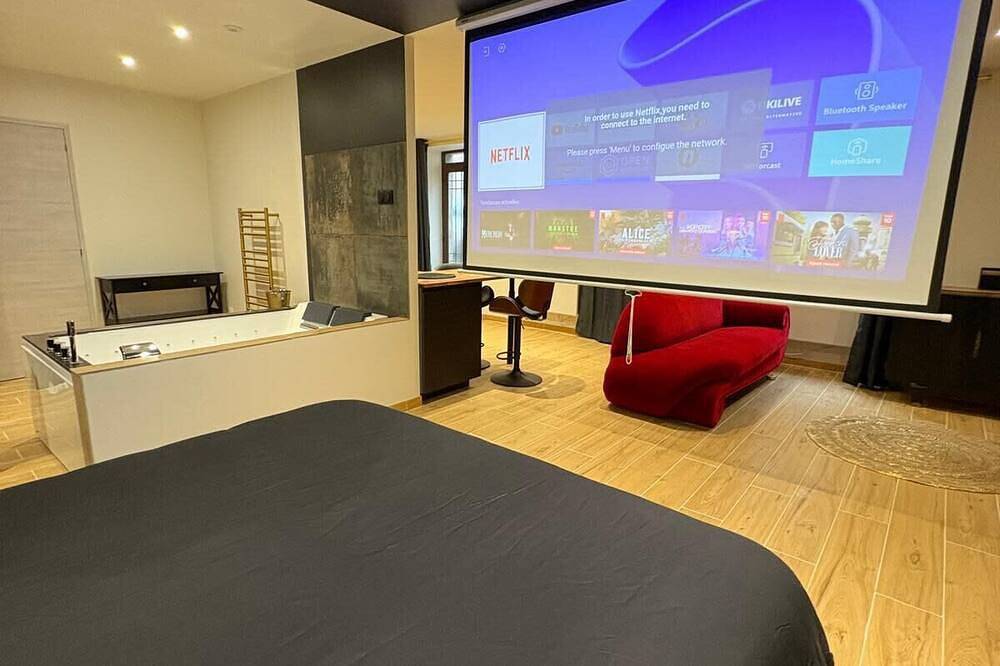 Apartamento entero, Parenthèse Enchantée pour Deux – Spa privé, sauna & vidéoprojecteur in Argenton-sur-Creuse, Región de Châteauroux
