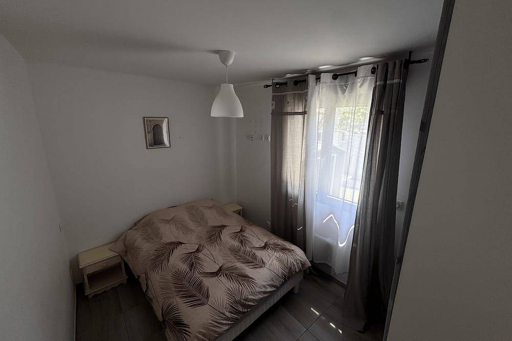 Charming house with swimming pool in Bessan, Côte d'Améthyste