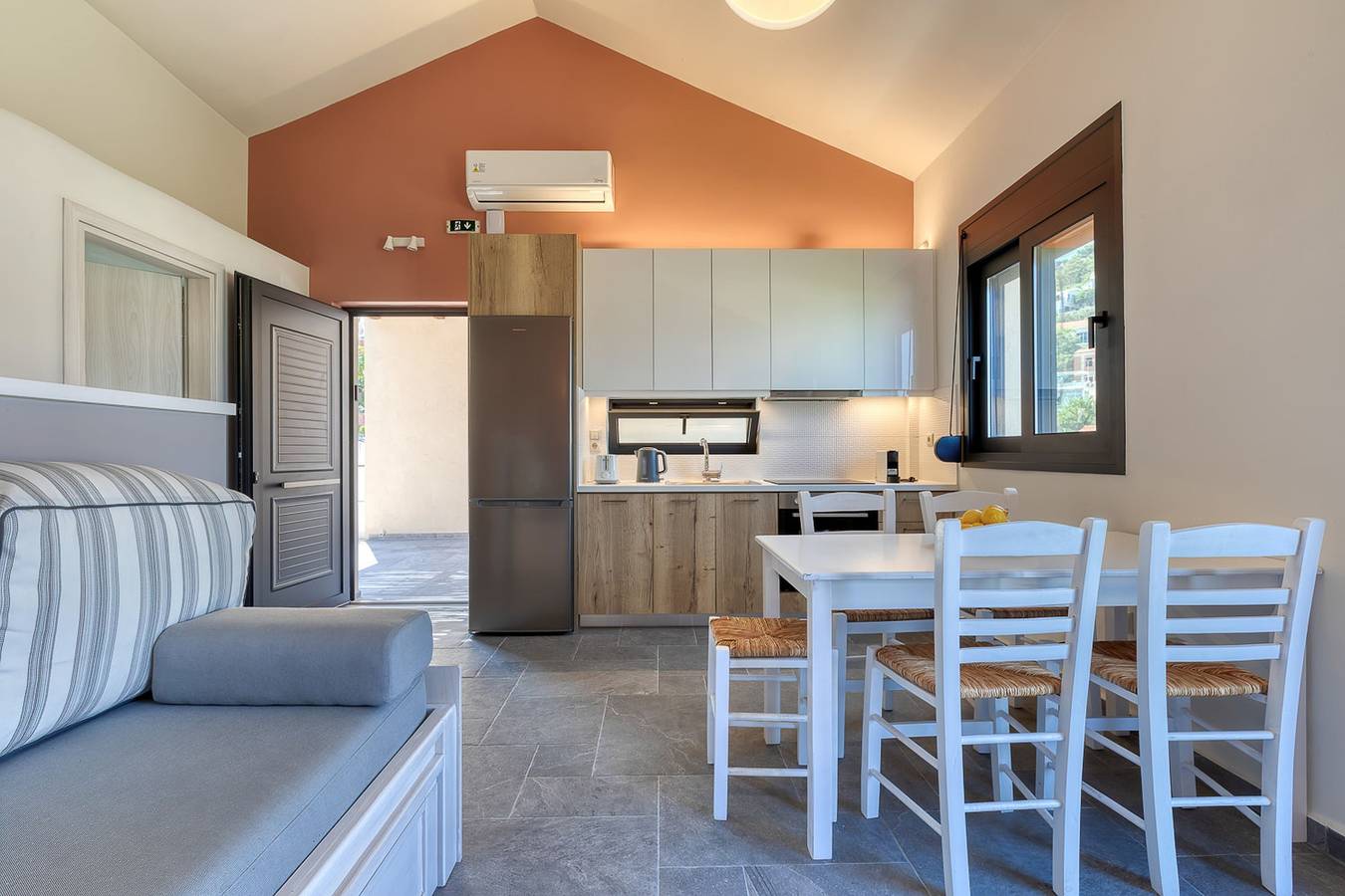 Ganze Wohnung, Ferienwohnung für 7 Personen mit Terrasse in Ikaria