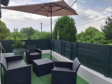 Gîte pour 6 personnes, avec vue et jardin à Bardos